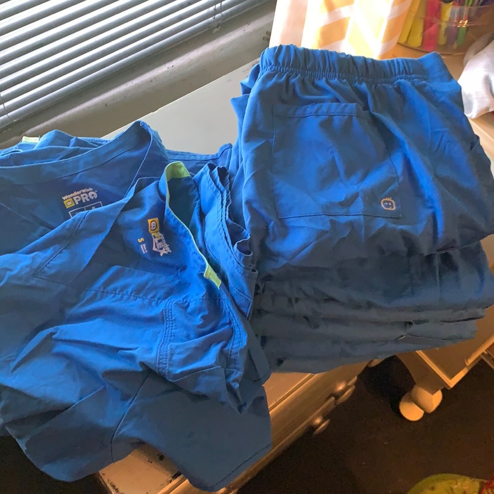 Bundle wonder wink scrubs royal blue